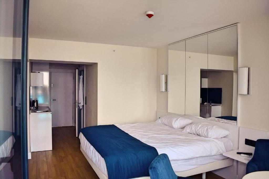 Deluxe Hotel Room In The Heart Of Batumi Orbi City A Block 外观 照片